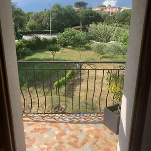 Indépendant Dans Villa, Entre Et Straphaël Appartement
